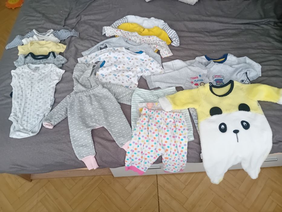 Продавам за малко  бебе момче