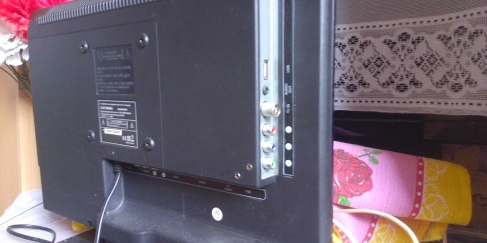 Срочно продам телевизор elenberg