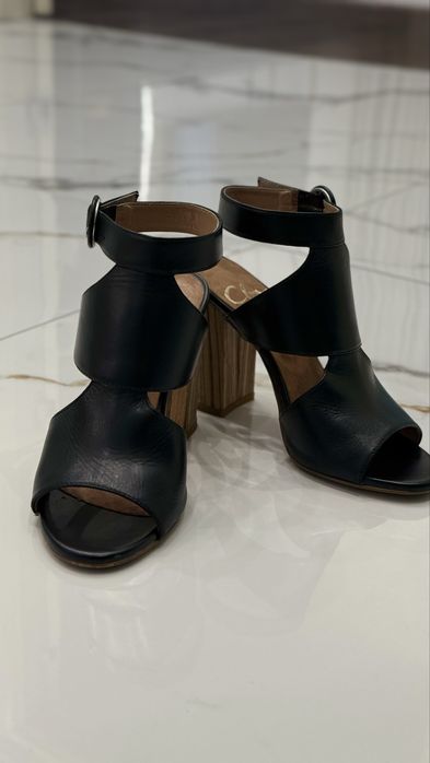 Продам босоножки