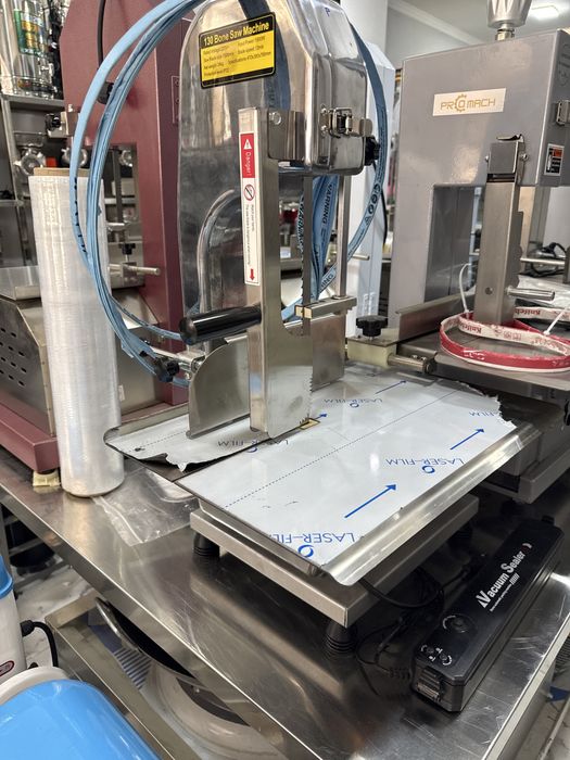 Гош кесетын аппарат.  Пила для мяса гушт суяк  кесадиган аппарат