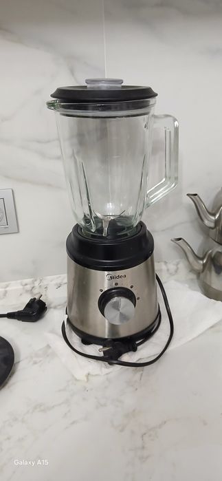 Продам блендр фирма Midea
