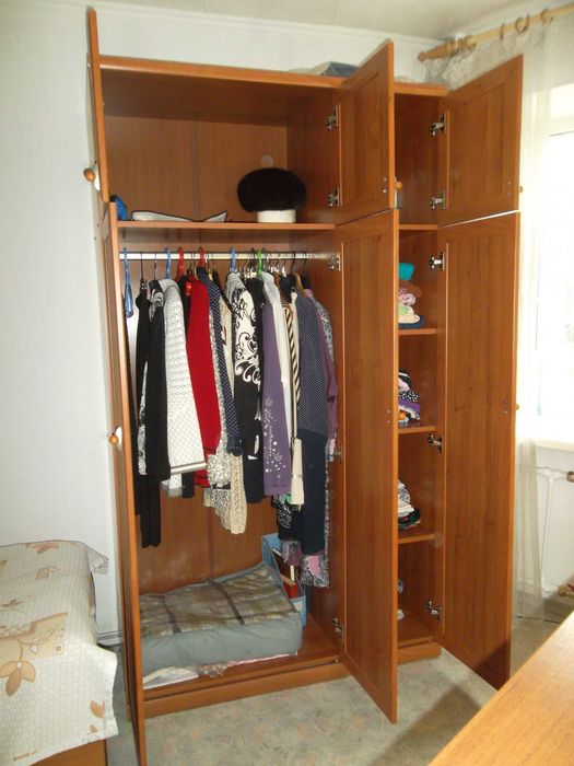 Шкаф плательный трехдверный