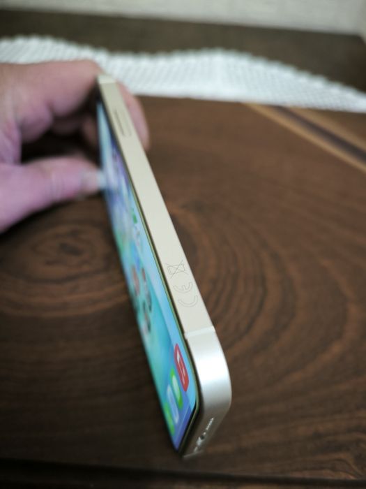 Iphone 12 бял. Автентичен, безупречен !