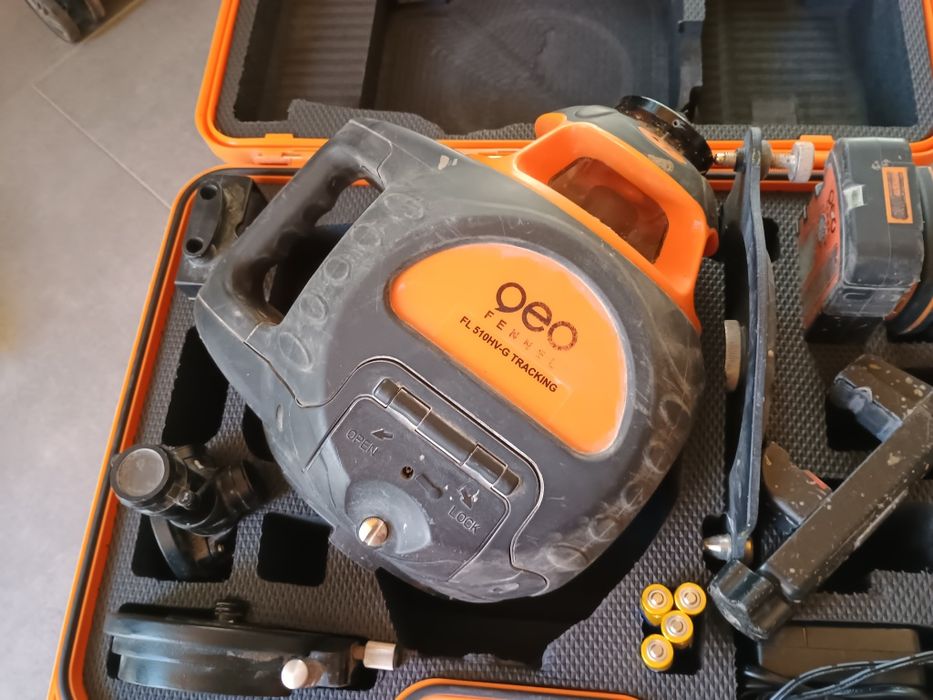 Nivelă Laser Rotativă Profesională Geo-Fennel FL 510HV-G Tracking