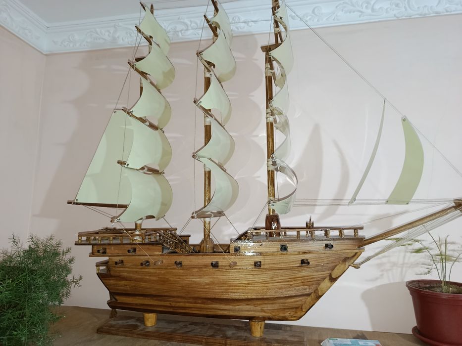 Корабль из дерево ,ручная работа, Длина 110 см Высота 70 см