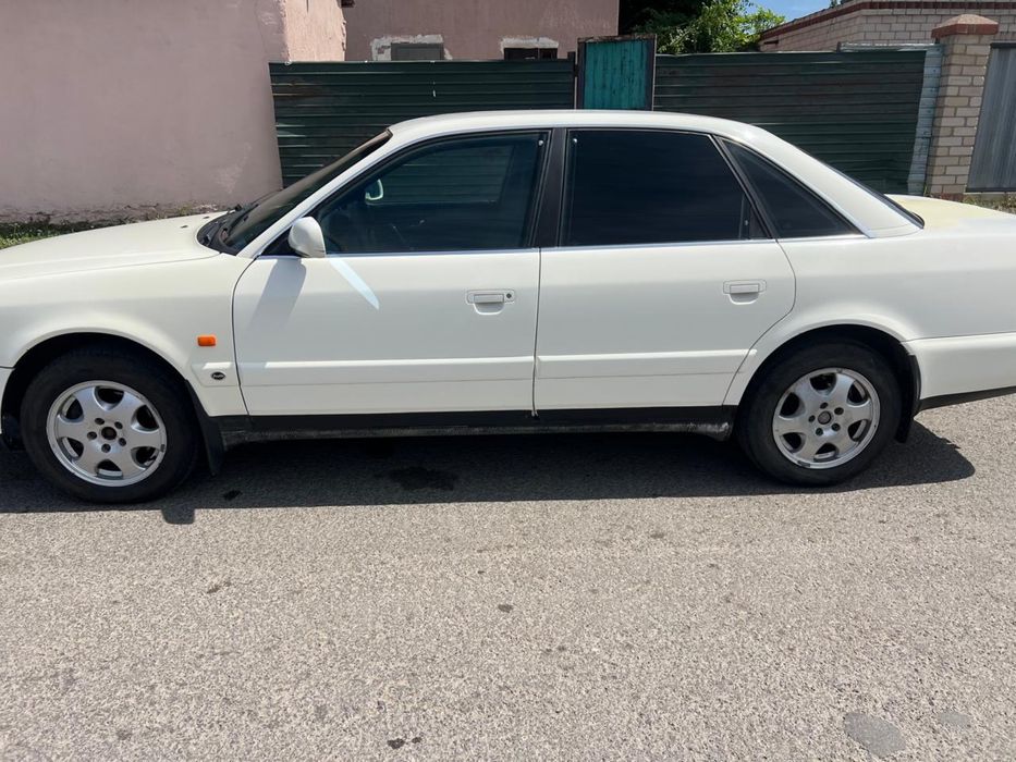Продам автомобиль Ауди А6 С4