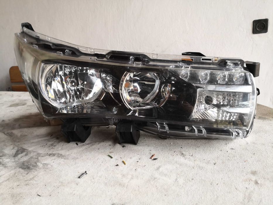 Фар Тойота Корола десен LED/Фар Toyota Corolla e180 LED Оригинален