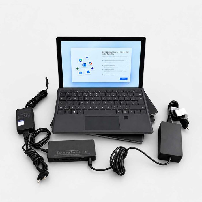 Tableta Microsoft Surface Pro 7, Ecran tactil de 12,3", i7-1065G7, 16 GB RAM, SSD 256 GB + Tastatura +Surface Dock