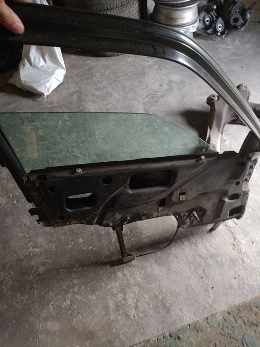 Продам дверь на ауди 80в3