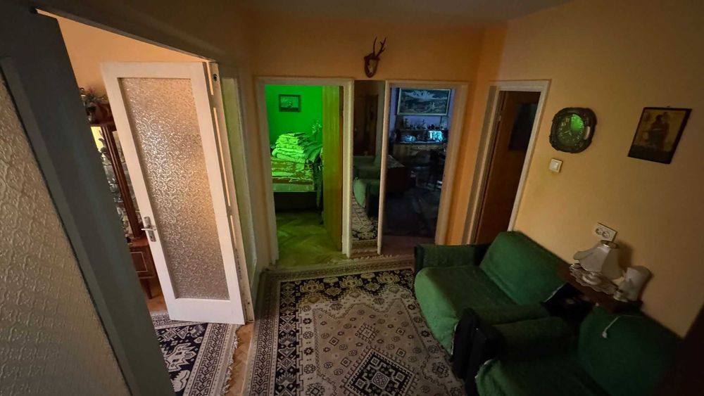 Apartament 3 camere + boxă CU CF!!! etaj 2/4, zona 1 Decembrie 1918, Piatra-Neamț
