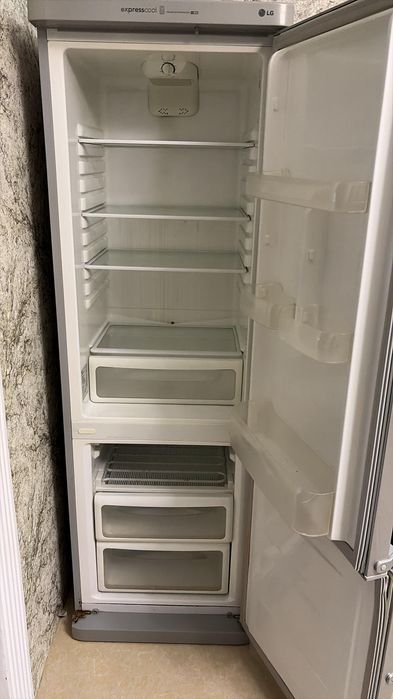 Продам холодильник LG