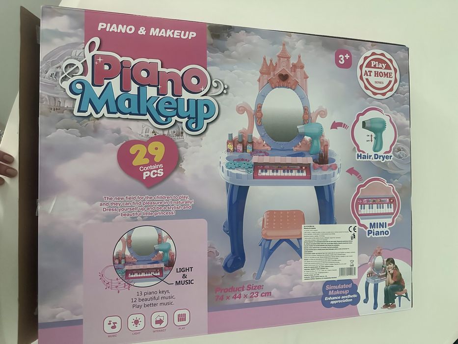 Masa de machiaj si pian