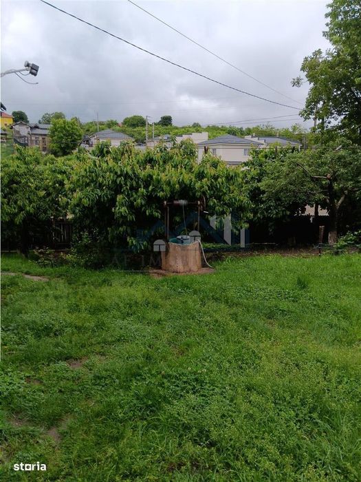 Manta Rosie  Hlincea Teren 616mp si Casa veche din caramida 81mp