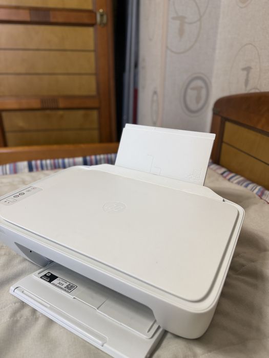 Красочный принтер HP DeskJet 2320