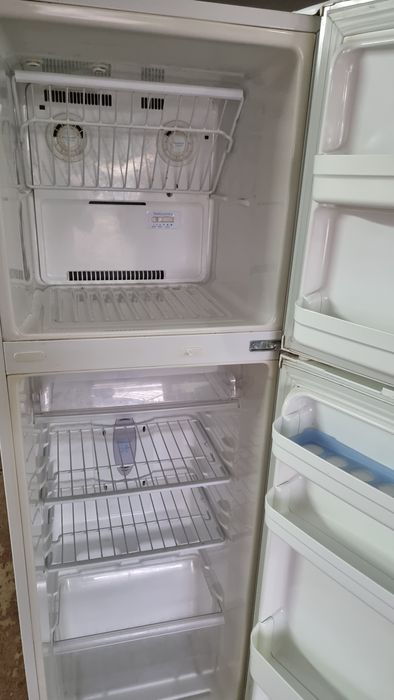 Холодильник  lG в рабочем состоянии