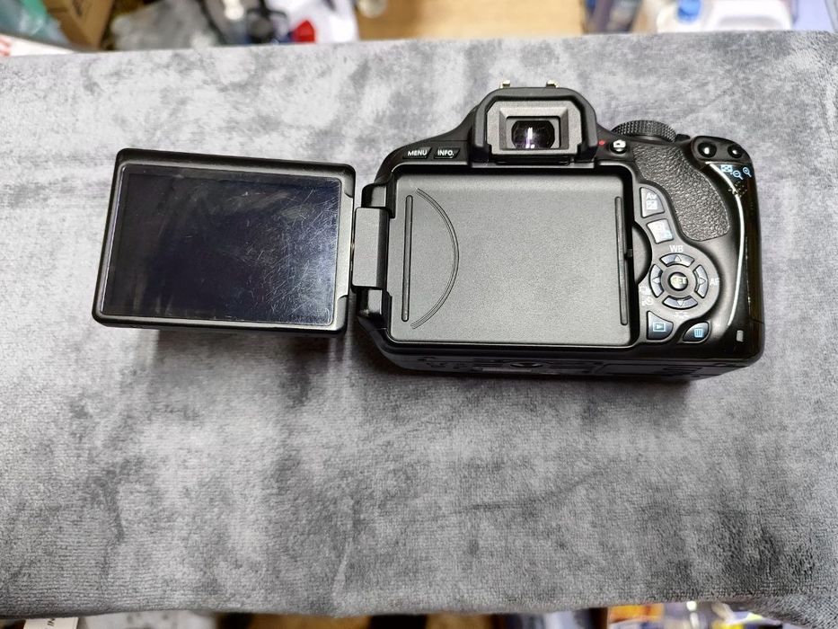 Canon 600D  тушка без ничего