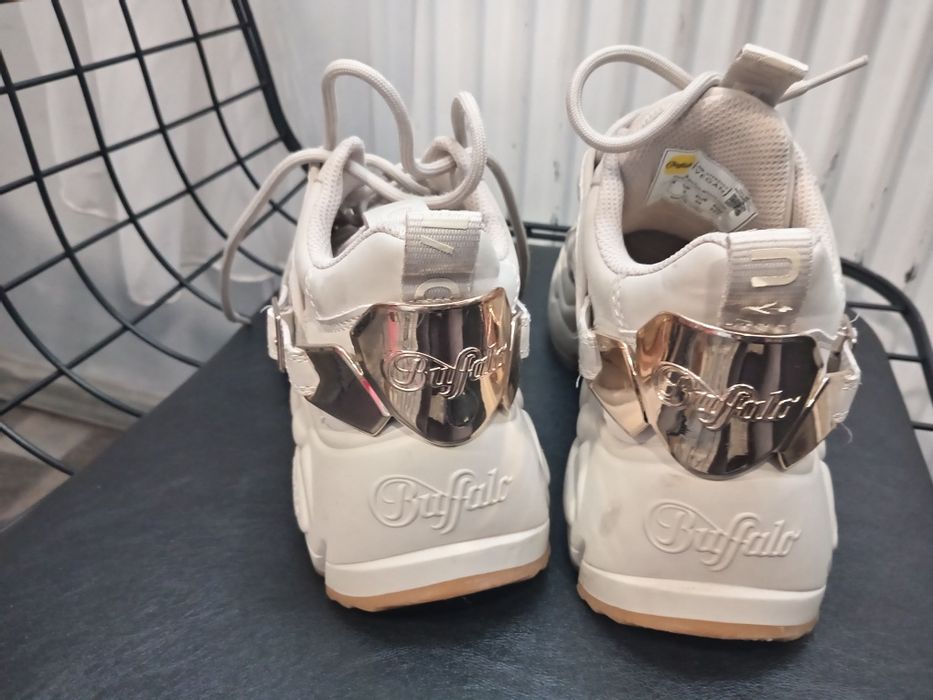 Vând sneakers dama 250 RON