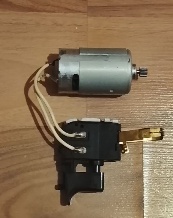 Vând motor pentru surubelnițå electrică  Bosh GSR 12-2V albastru.