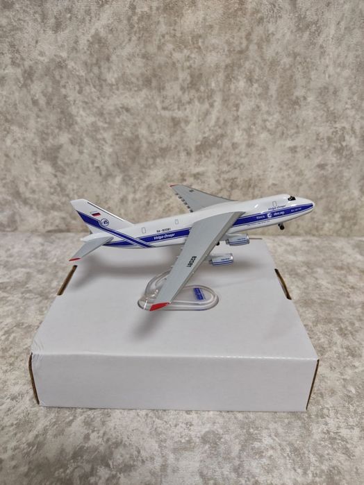 Самолёт Antonov-124-Volga-Dnepr Russia (коллекционная модель)