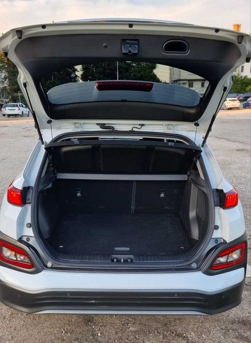 Hyundai Kona 64 kWh/Premium/2022/SOH 100%/KRELL