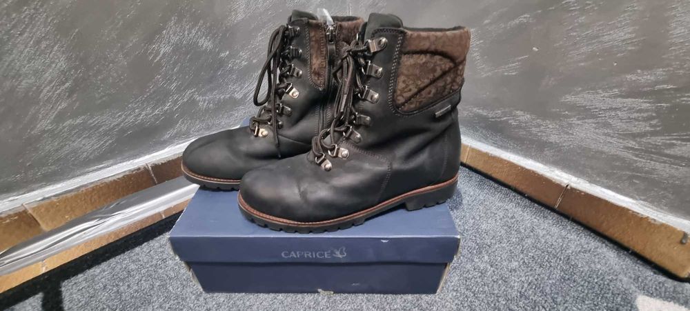 Дамски кафяви туристически ботуши от набук с подплата от овча кожа