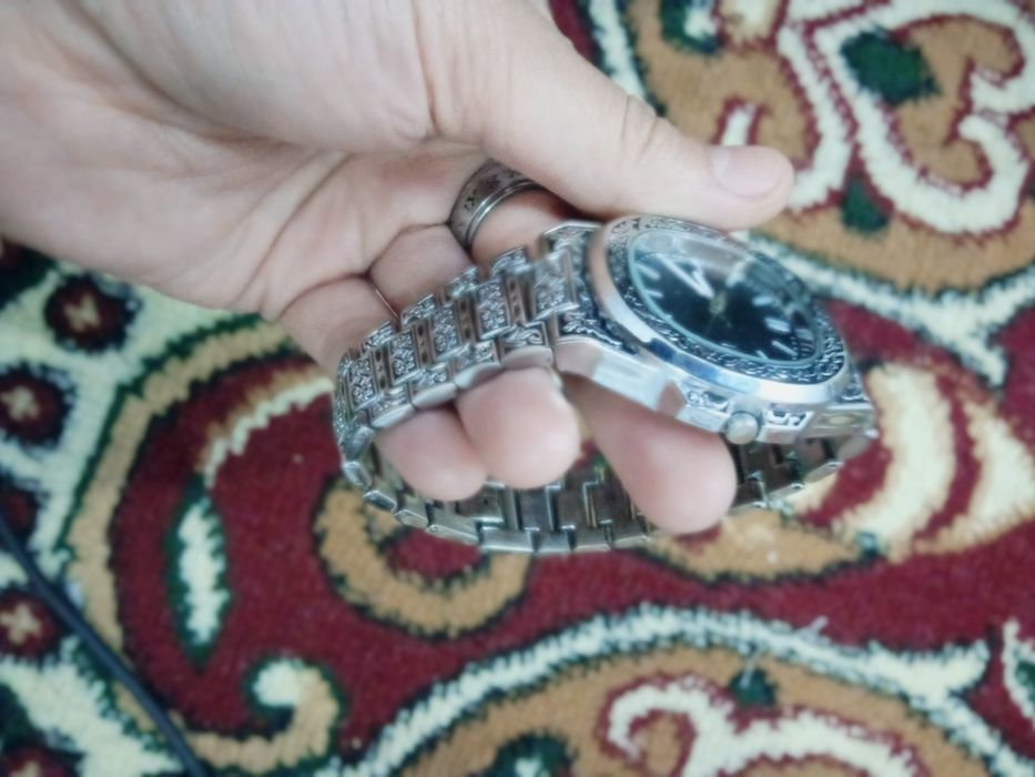 Erkaklar uchun kvars mexanizmli qöl soati