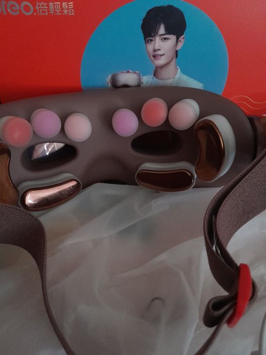 Массажёр для глаз.