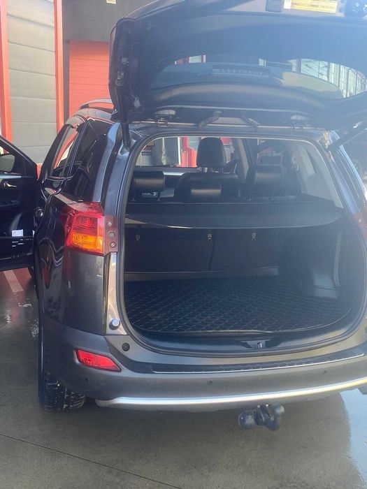 se vinde Toyta RAV 4