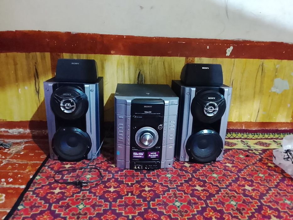 Продаётся музыкальный центр SONY