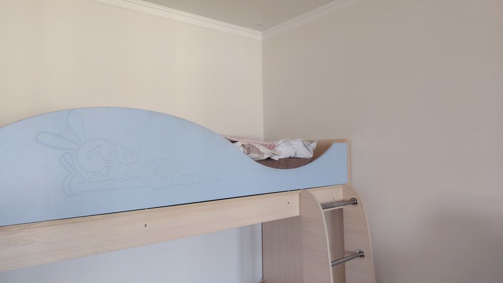 Двухяростный кровать