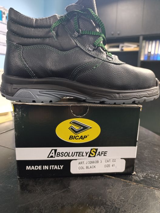 Работни обувки различни видове