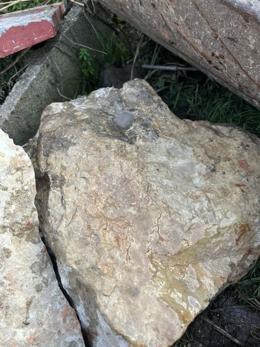 Дялан  трошен камък