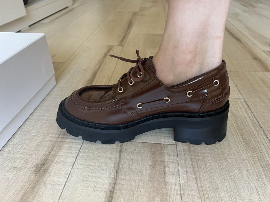 By Far лоуфъри от естествен кожа