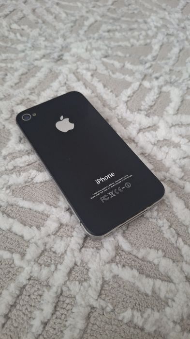 Продаю iphone 4s