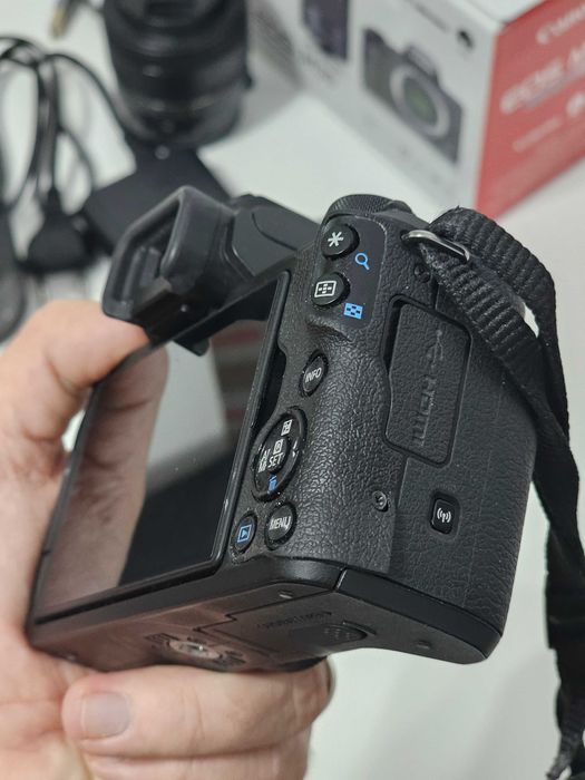 Pachet complet Canon M50 + 2 obiective + adaptor + accesorii