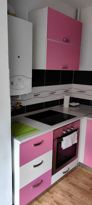 Închiriez garsoniera, super central, et 1