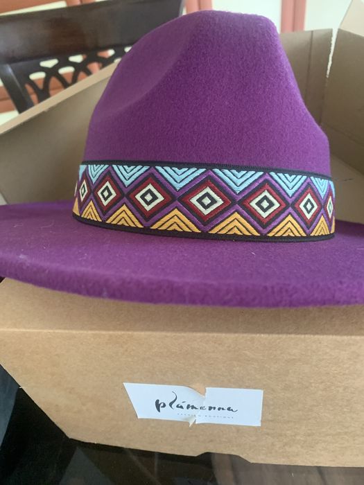 Велурена шапка на Plamena Fashion