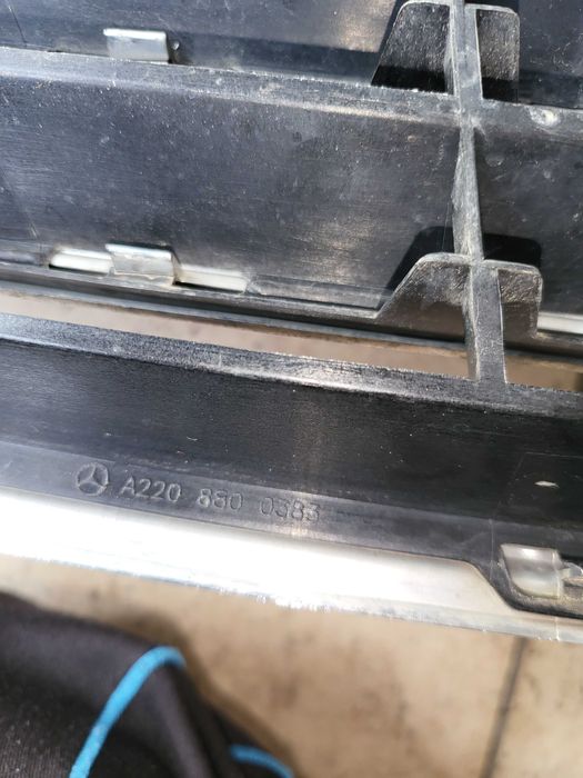 Десен фар за Mercedes w210 преди фейслифта и решетки за  S класаW 220