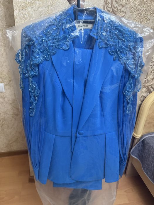 Продам брючный костюм