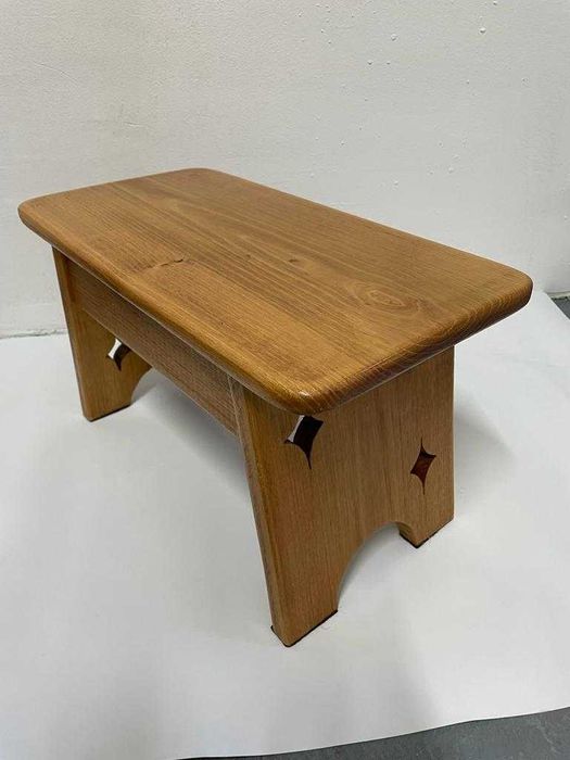 scăunel din lemn masiv