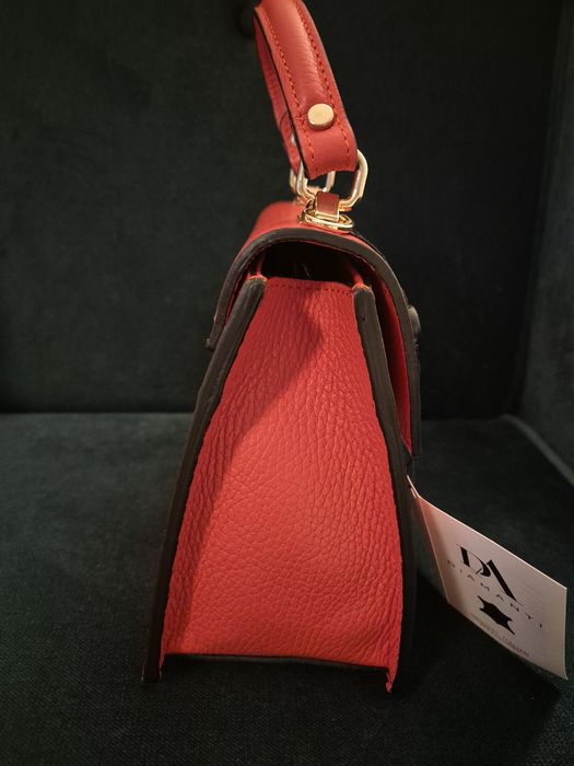 Vand geanta de piele naturala,  noua