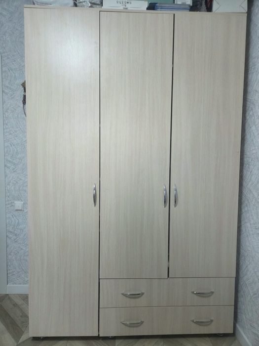Продам шифоньер в хорошем качестве
