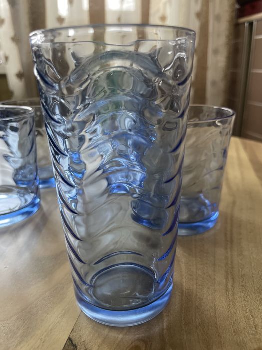 Продам 8 стаканов синего цвета