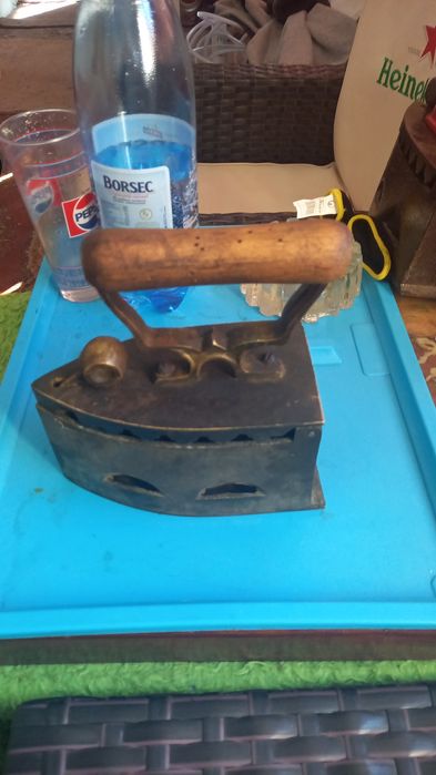 Fier călcat cu suport din bronz