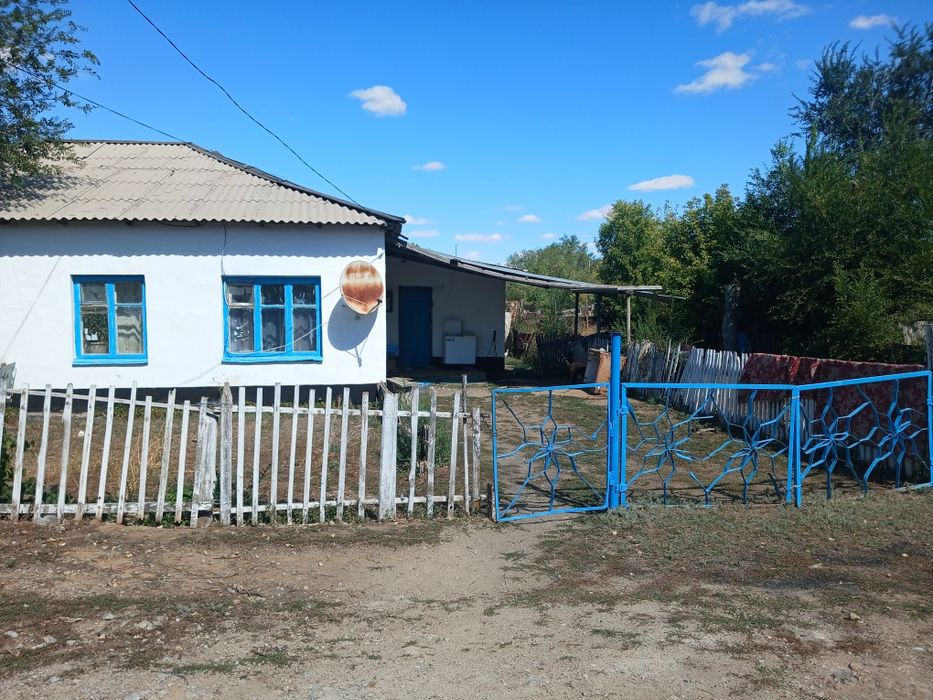 Продается дом в поселке Ашутасты.