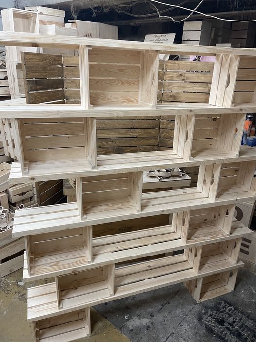 Дървен сглобяем стелаж/рафт от щайги за магазини