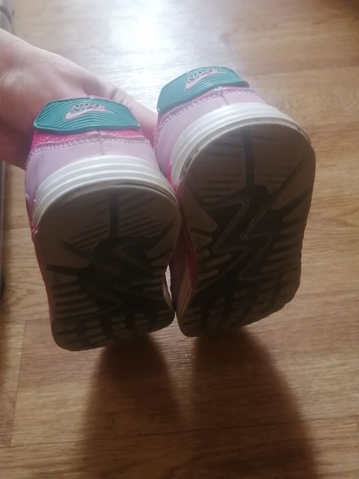 Кроссовки на девочку