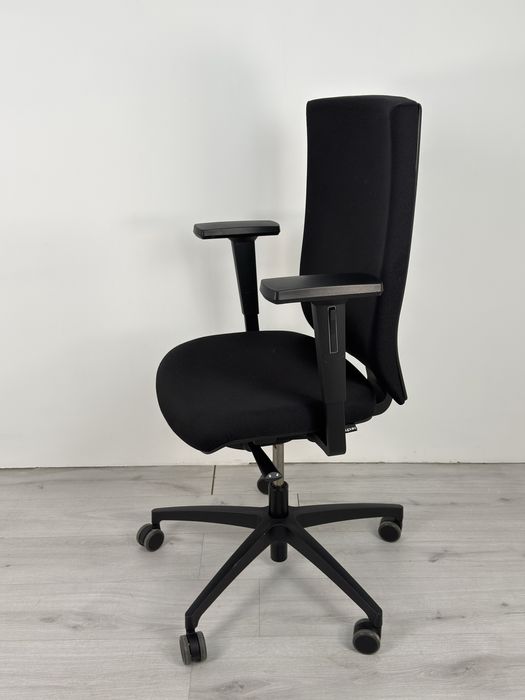 Офис ергономичен стол Dauphin Just Magic съчетава елегантен дизайн