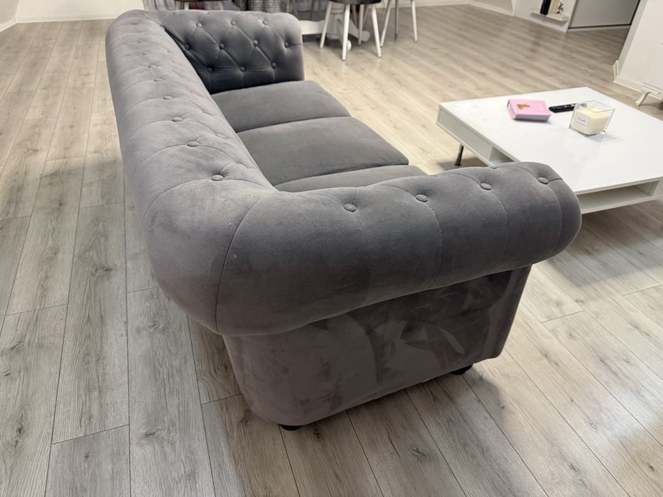 Canapea chesterfield