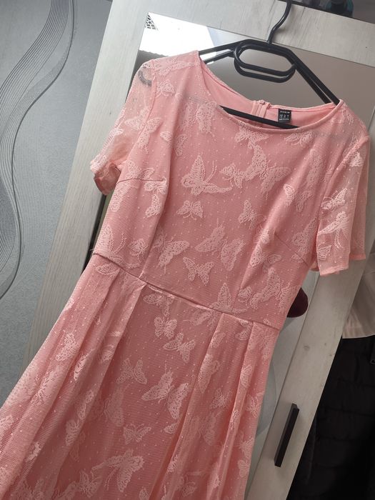 Рокля на пеперуди розова